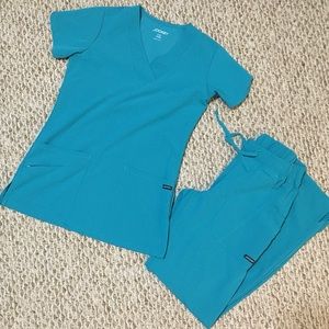 Ladies XXS Teal Jockey matching scrub top and pant